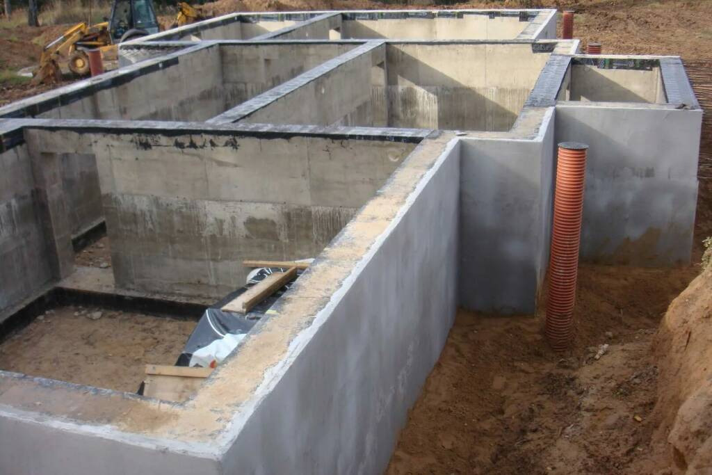 фундамент дома с бетонным подвалом