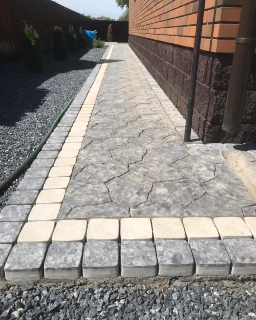 Тротуарная плитка на бетонную отмостку